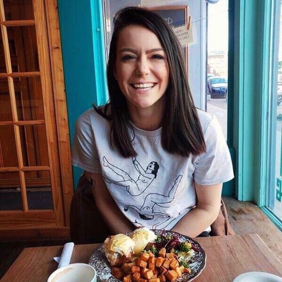 🌬 White Tee Shirt 🌬 - Picture 1 of 5